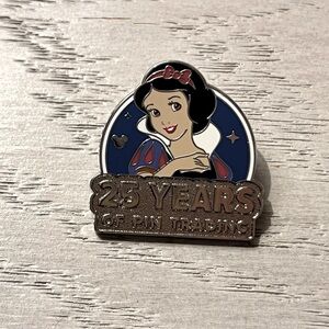 Disneyland 2025 Hidden Mickey Mystery Pack - Snow White 25 Years Pin